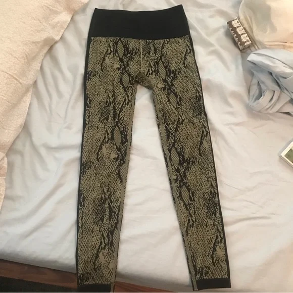 Fabletics Set - Picture 5 of 10